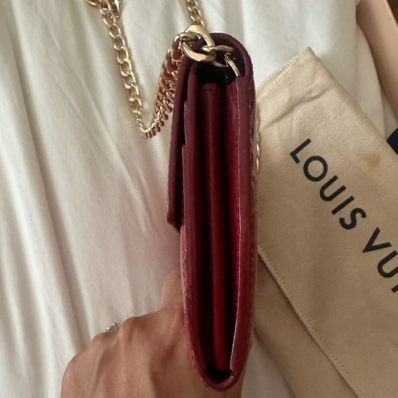 Louis Vuitton Vernis Sarah Wallet/Crossbody with Gold Chain in Cherry Red - Picture 10 of 16